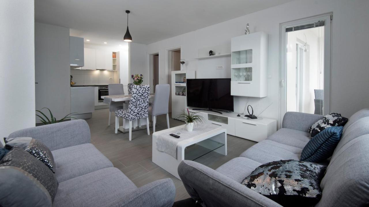 Stanici Apartments Mikas מראה חיצוני תמונה